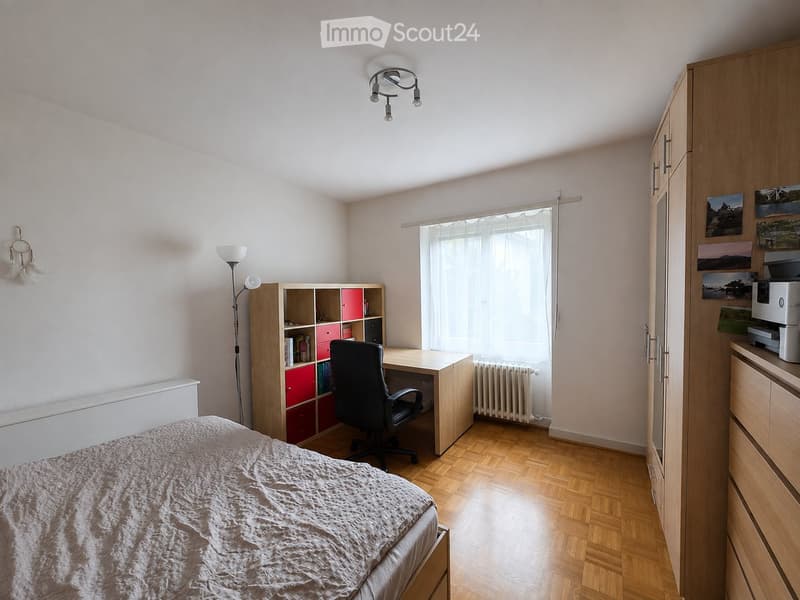 Chambre meublée (2)