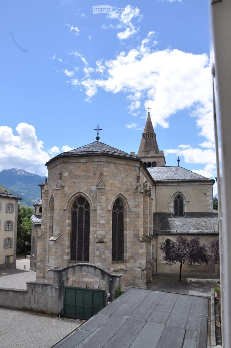 À louer studio au coeur de la vieille ville de Sion (1)