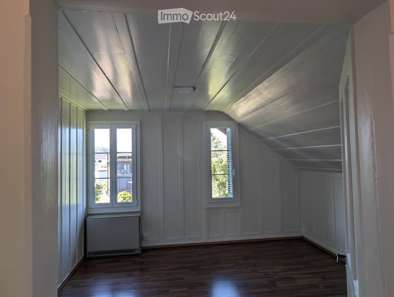 Zentrale 2,5 Zimmer Dachwohnung in Oberdiessbach (2)