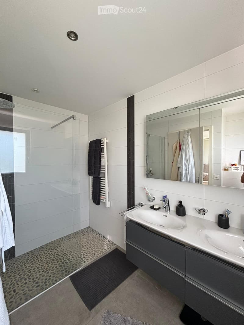 Spacieux 4,5 pièces de 104 m² avec balcon à Bettens (2)