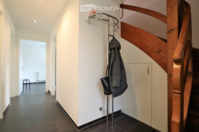 Charmantes 3.5-Zimmer-Haus u. Garten in Treiten zu vermieten (4)