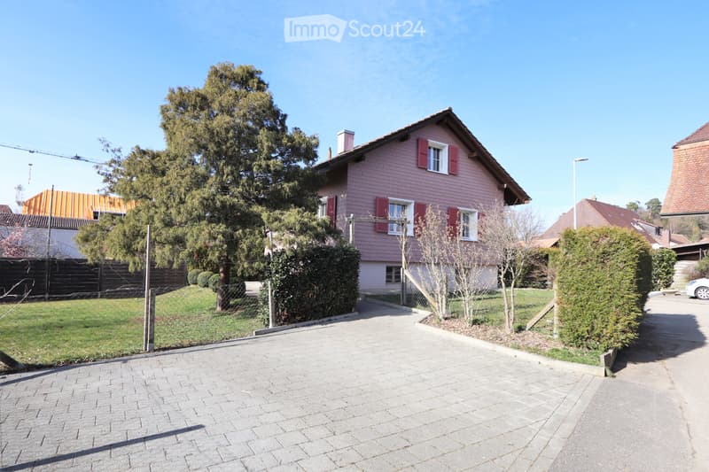 Charmantes 3.5-Zimmer-Haus u. Garten in Treiten zu vermieten (1)
