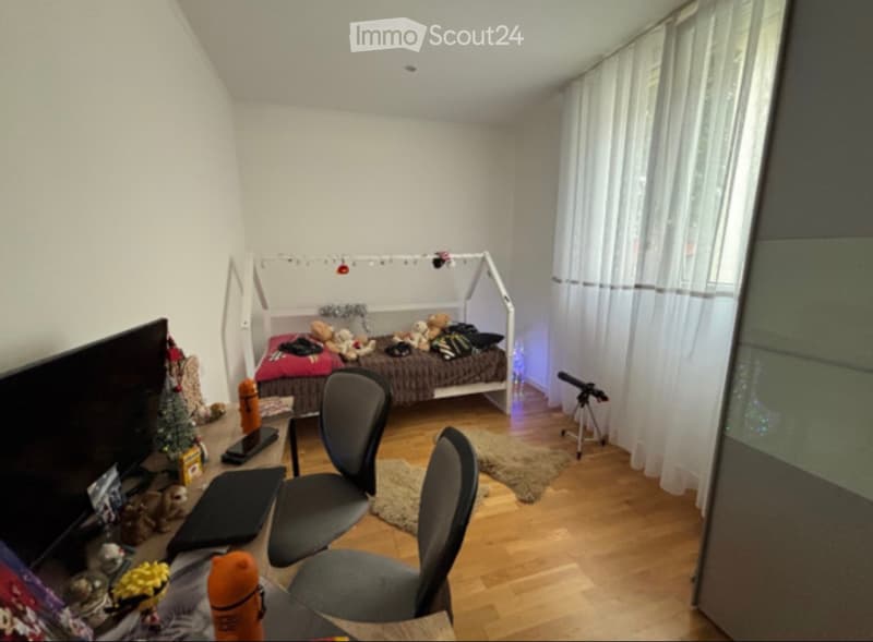 Appartement spacieux de 4.5 pièces au rez (4)