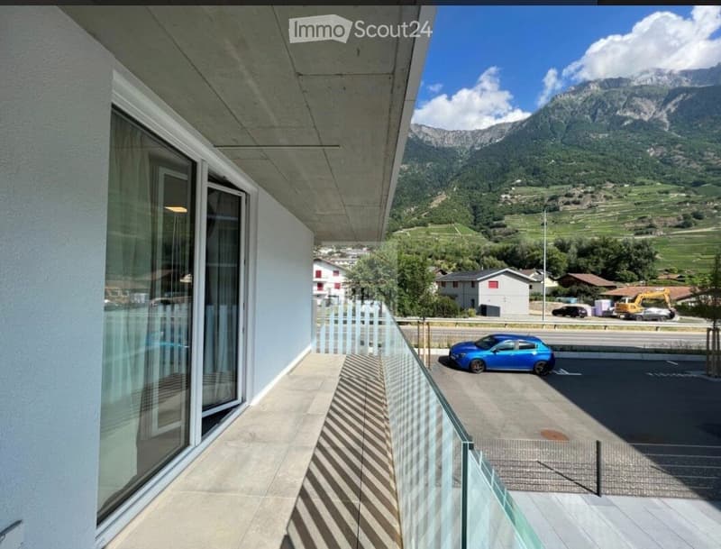 Studio de 42 m2 avec balcon et vue + cave + parking couvert (4)