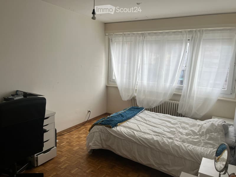 Grande chambre dans un appartement de 2,5 pièces (2)