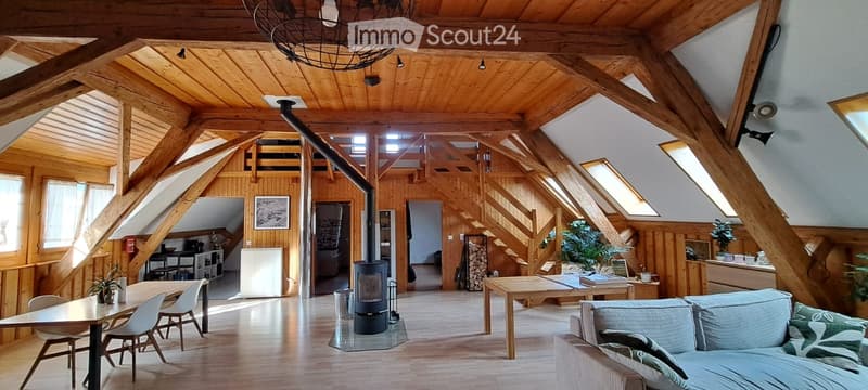 Loft en attique avec poutres apparentes (1)