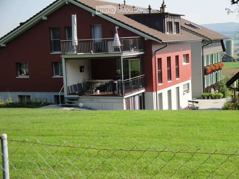 Charmante 3.5-Zimmer-Dachwohnung mit Balkon in Mühlau (1)