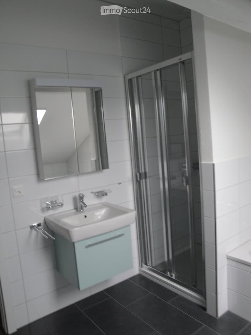 Charmante 3.5-Zimmer-Dachwohnung mit Balkon in Mühlau (5)