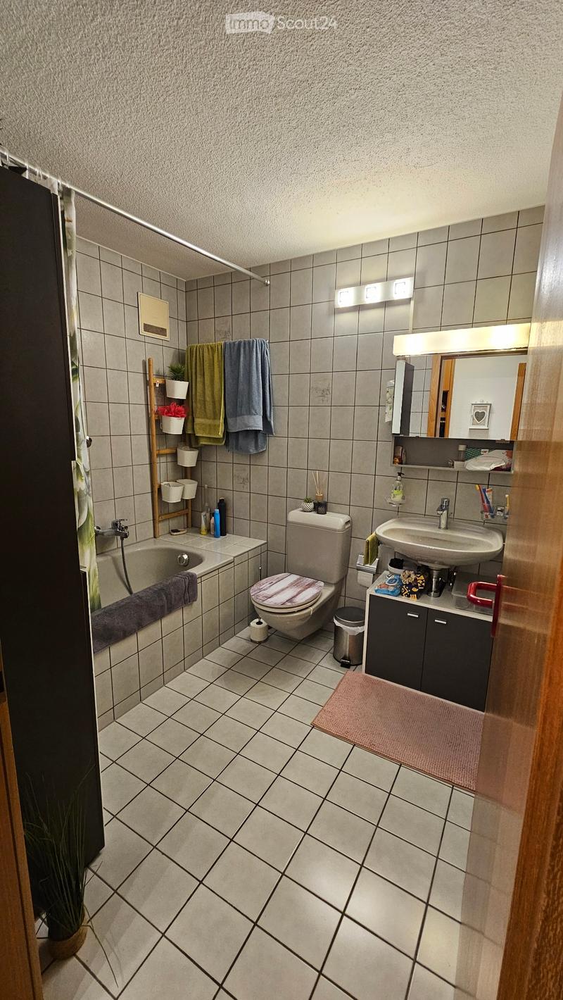 Wohnung 4Zi + 2 Garagen zu vermieten (2)