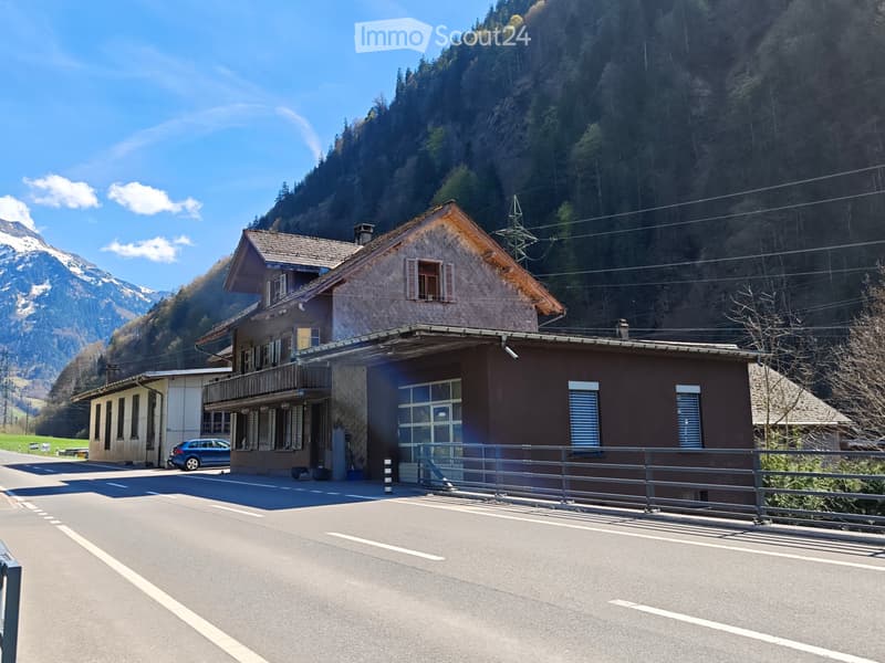 Geräumiges Haus mit grosser Garage und Garten (1)