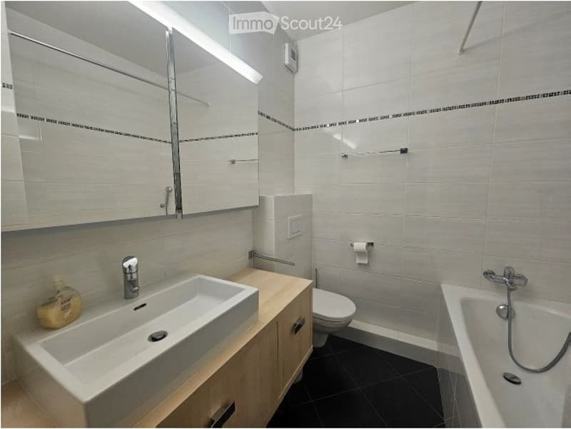 Appartement de 3,5 pièces, 3ème étage, 69 m2, balcon 11 m2 (8)