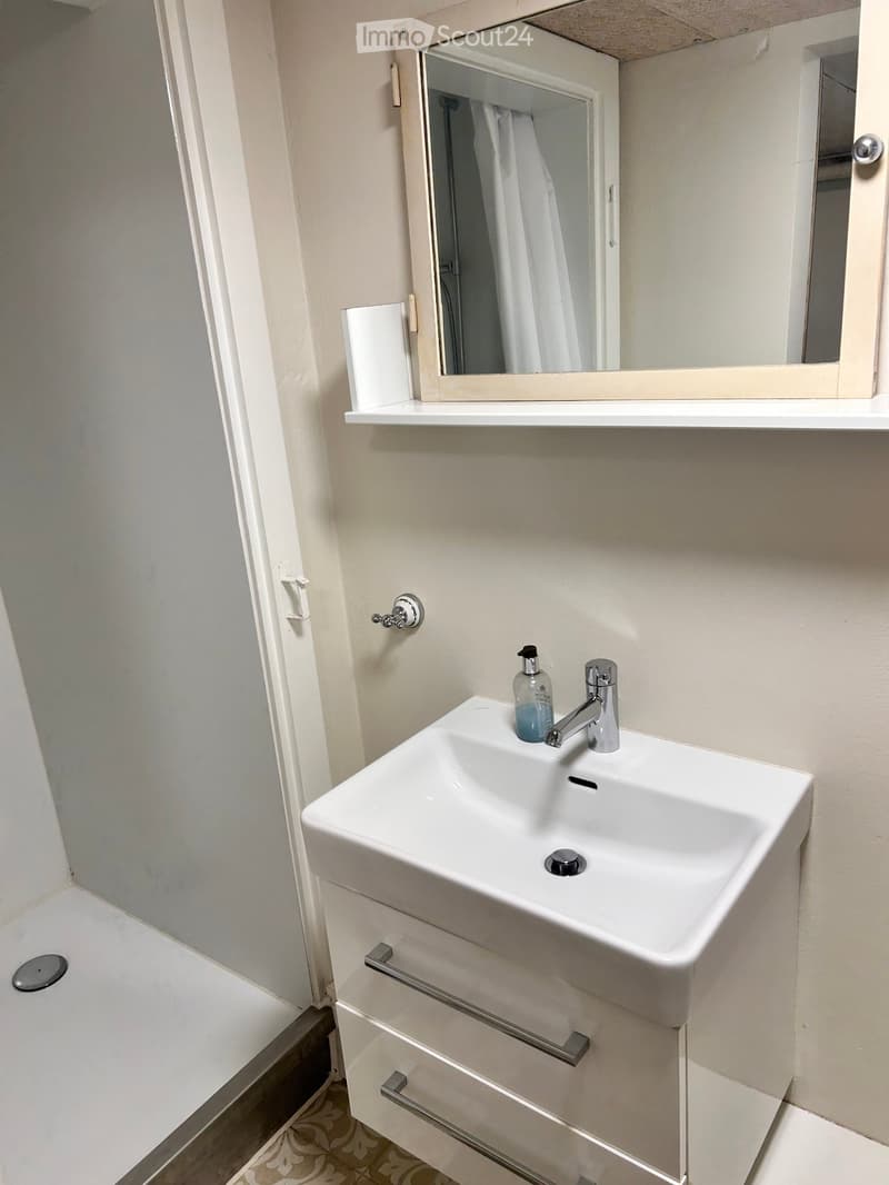 Möblierte Kleinw 30m2 mit 10m2 Sitzplatz. Top Lage! Am Wald! (7)
