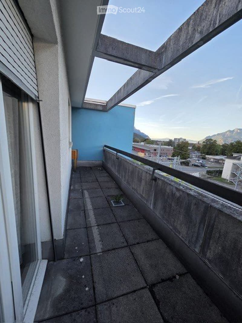 Appartement attique 2,5 pièces à Monthey (1)