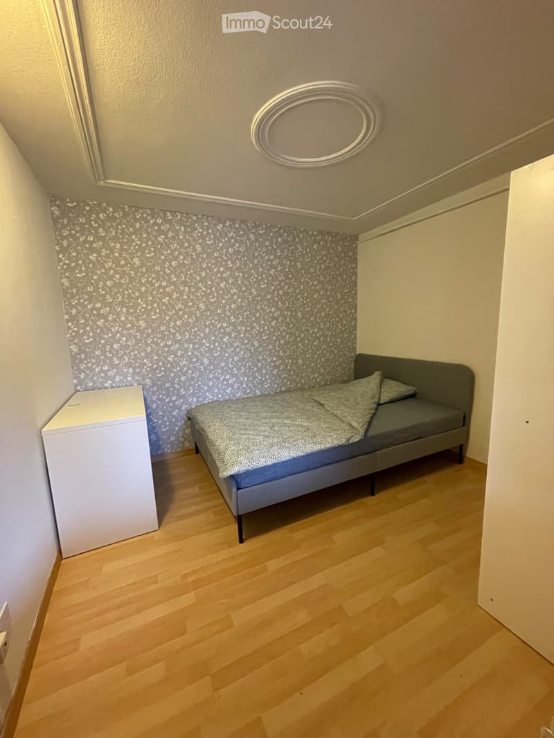 Möbliertes Zimmer 35 pro Nacht (1)