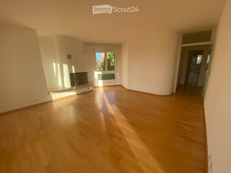 2.5 Zimmer Wohnung mit Lift, Balkon, Tiefgarage (1)
