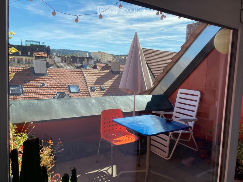 Beau et original; duplex à remettre. (4)