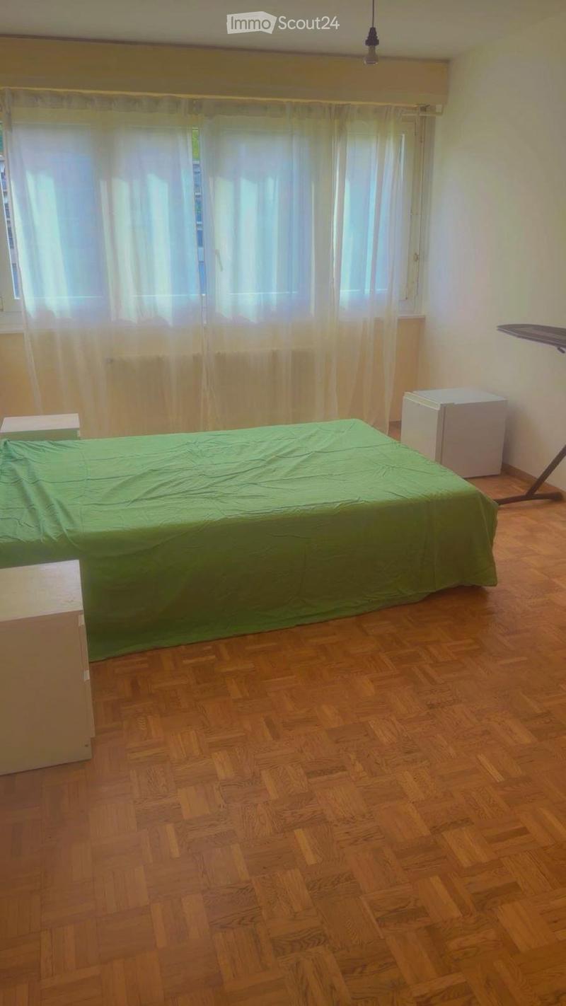 Grande chambre dans un appartement de 2,5 pièces (1)
