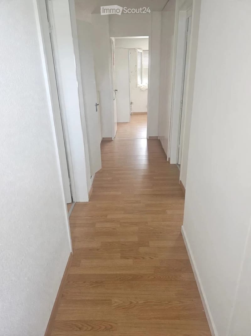 Schönne Wohnung 4 Zimmer Sucht Neuen Mieter (1)