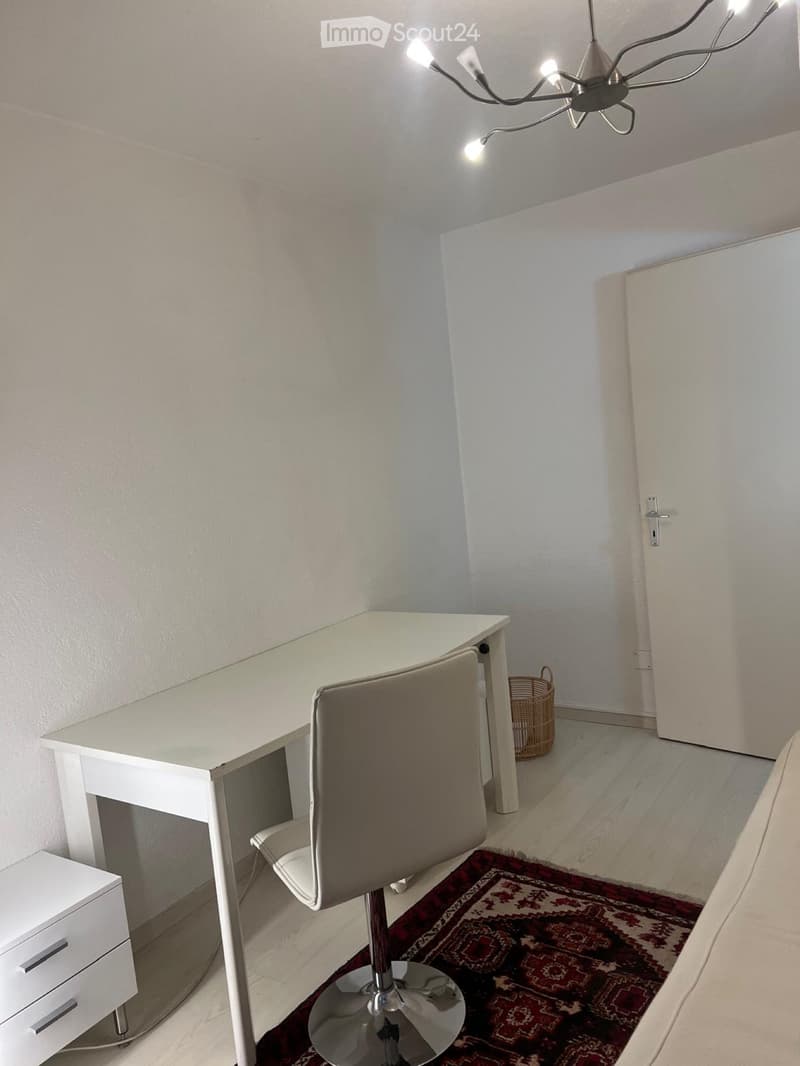Chambre meublée (2)