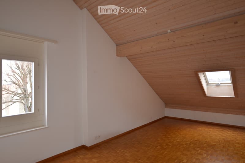 A LOUER A ROSSENS, BEL APPARTEMENT MANSARDE DE 3 ½ pièces (4)