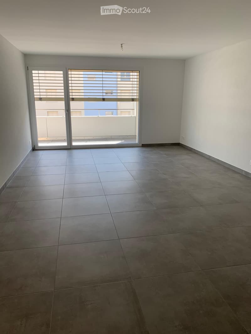 Appartement moderne de 2,5 pièces avec très grand balcon (1)