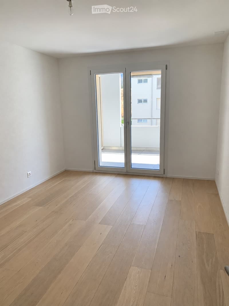 Appartement moderne de 2,5 pièces avec très grand balcon (2)