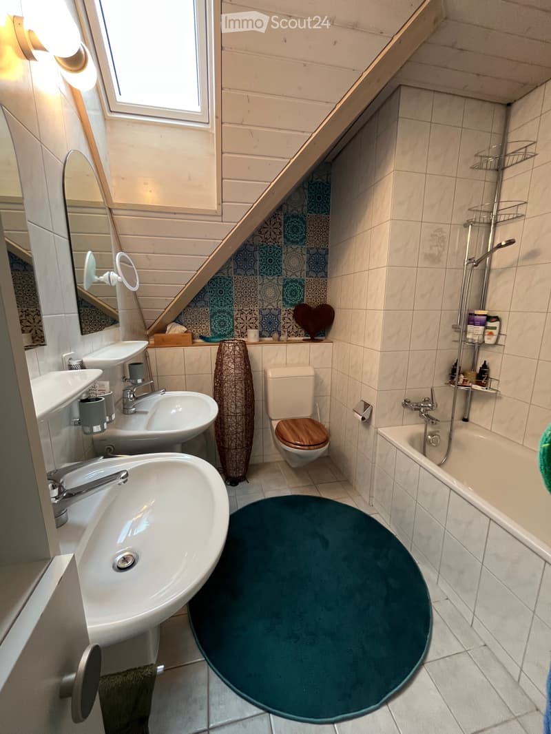 4.5 Zimmer Dachwohnung in EFH Quartier (3)