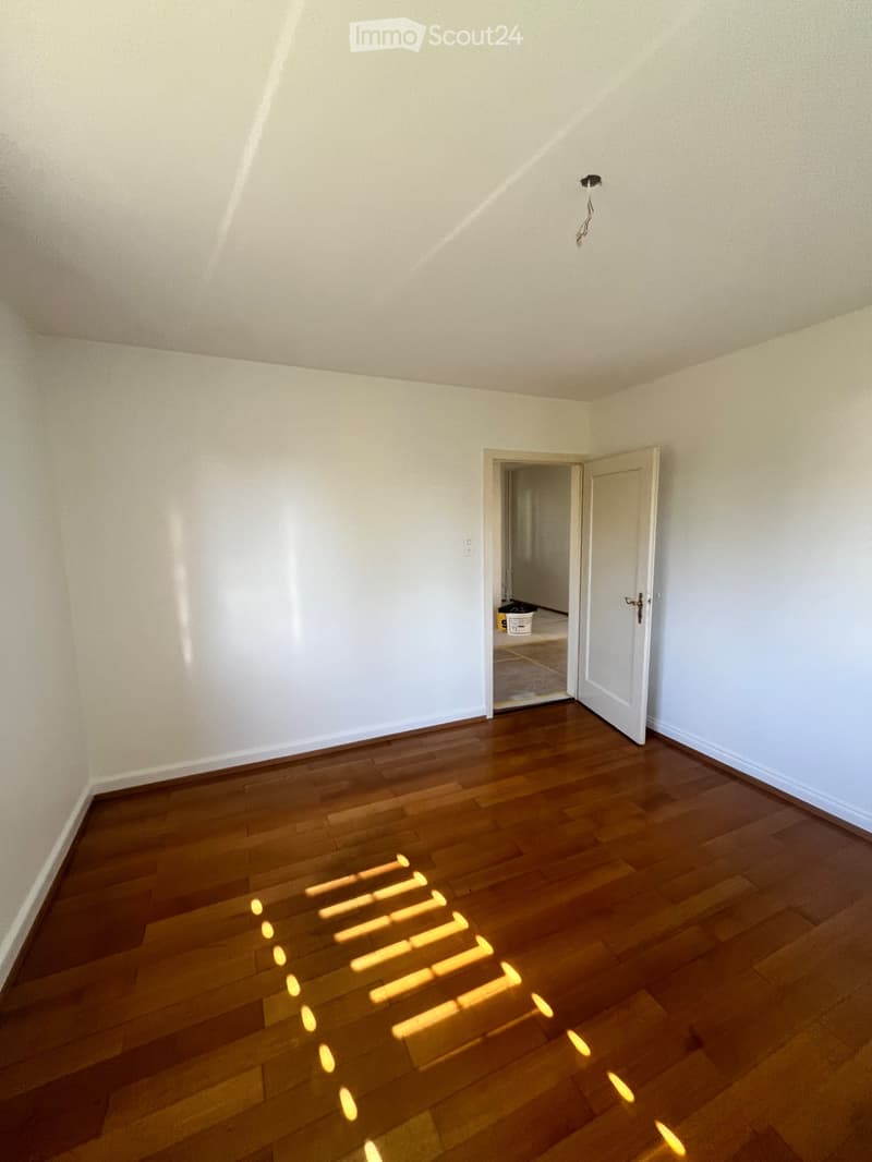 Grosses, helles & ruhiges Zimmer (2)
