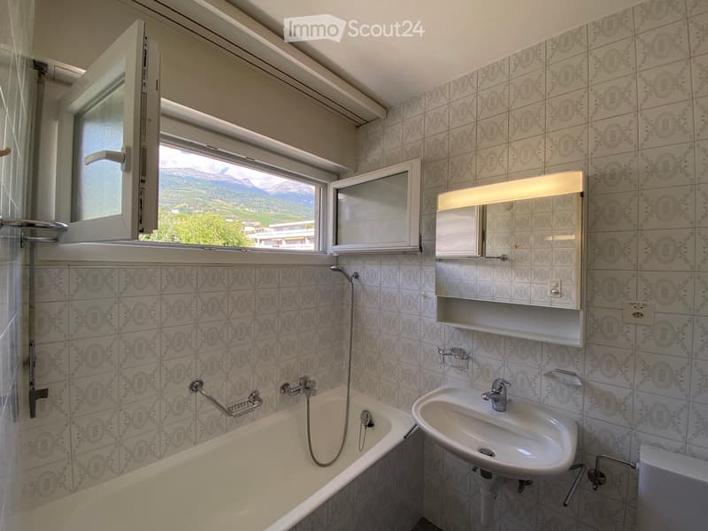 Grand studio meublé à louer de suite à Sierre (5)