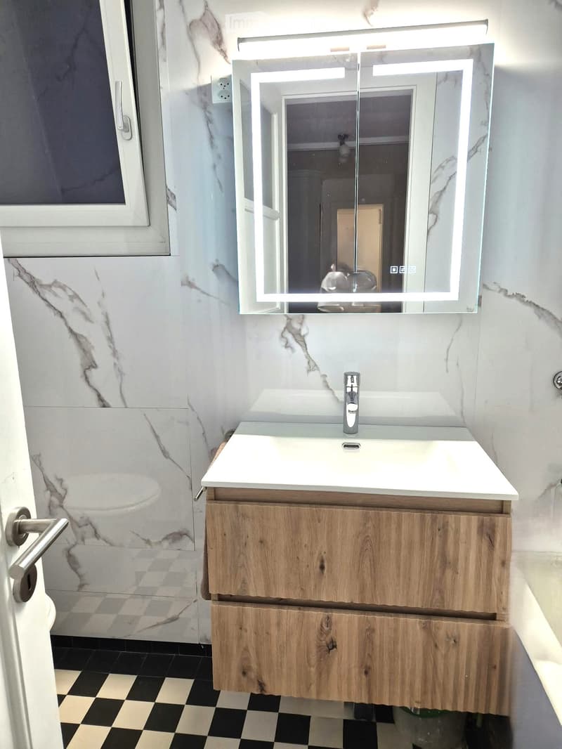 Appartement 2.5 pièces, rénové, proche de la gare Fribourg (3)