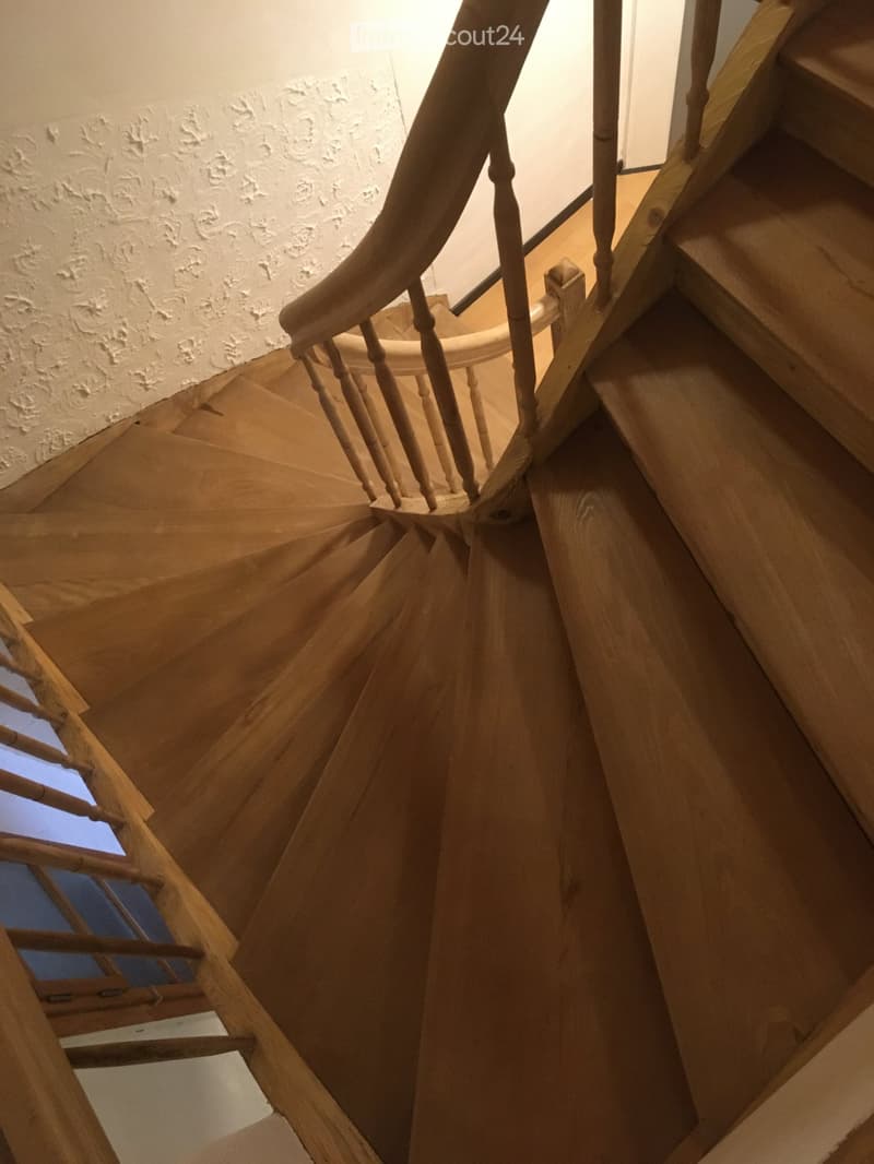 Dans bâtiment à 3 appartements, au 2eme étage, (10)