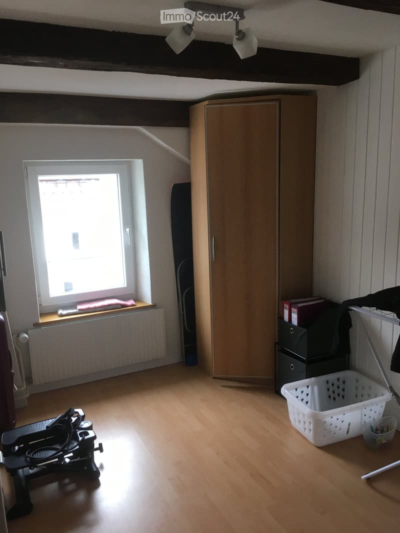 Dans bâtiment à 3 appartements, au 2eme étage, (6)