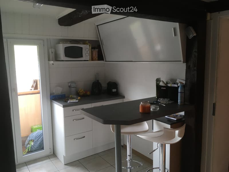 Dans bâtiment à 3 appartements, au 2eme étage, (3)
