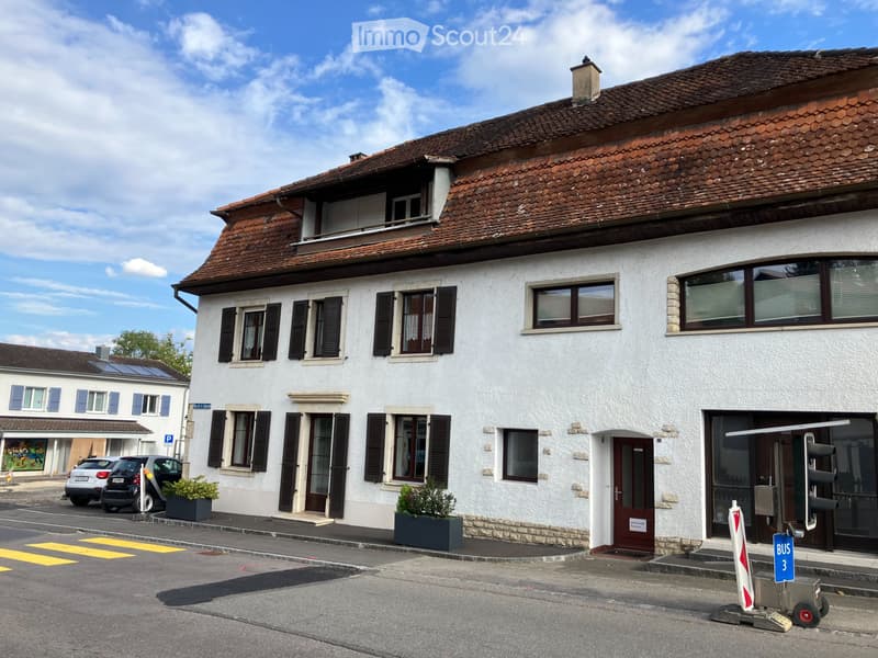 Dans bâtiment à 3 appartements, au 2eme étage, (12)