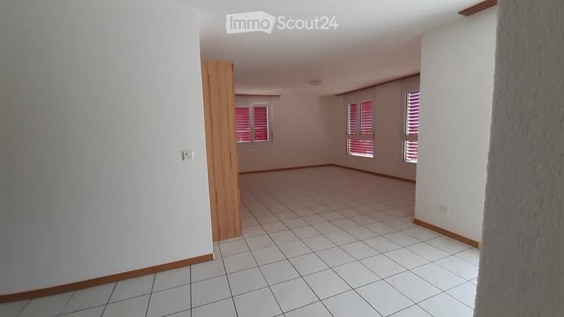 helle 4.5 Zimmerwohnung in Salgesch (5)
