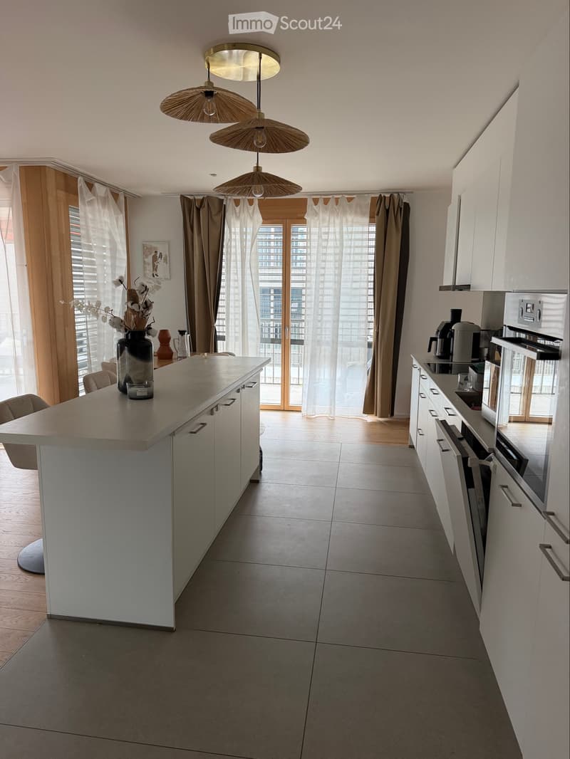 À LOUER  BEL APPARTEMENT 4,5 PIÈCES (3)