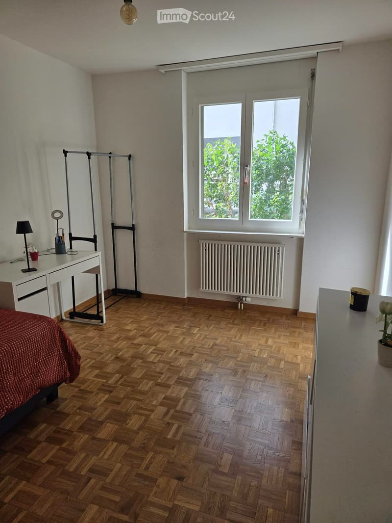 Chambre meublée à louer au 1er novembre, à femme uniquement (4)