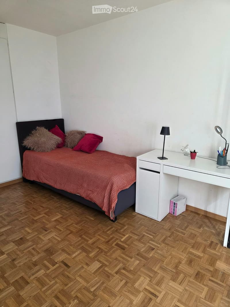 Chambre meublée à louer au 1er novembre, à femme uniquement (3)