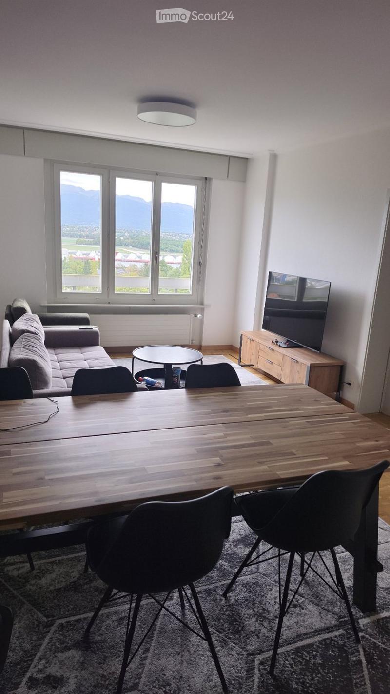 Chambre meublée avec balcon / Furnished room with balcony (2)