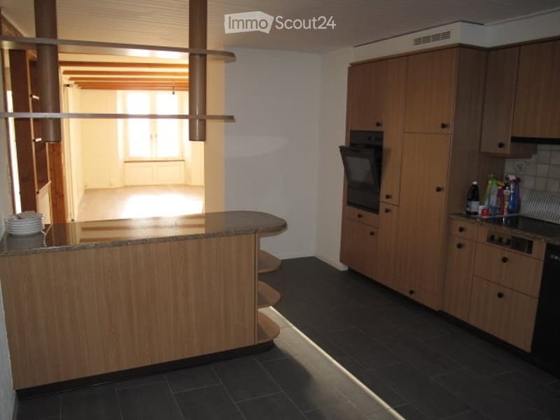 Ruhige, grosse 4 Zimmer-Wohnung, 1. Etage (3)