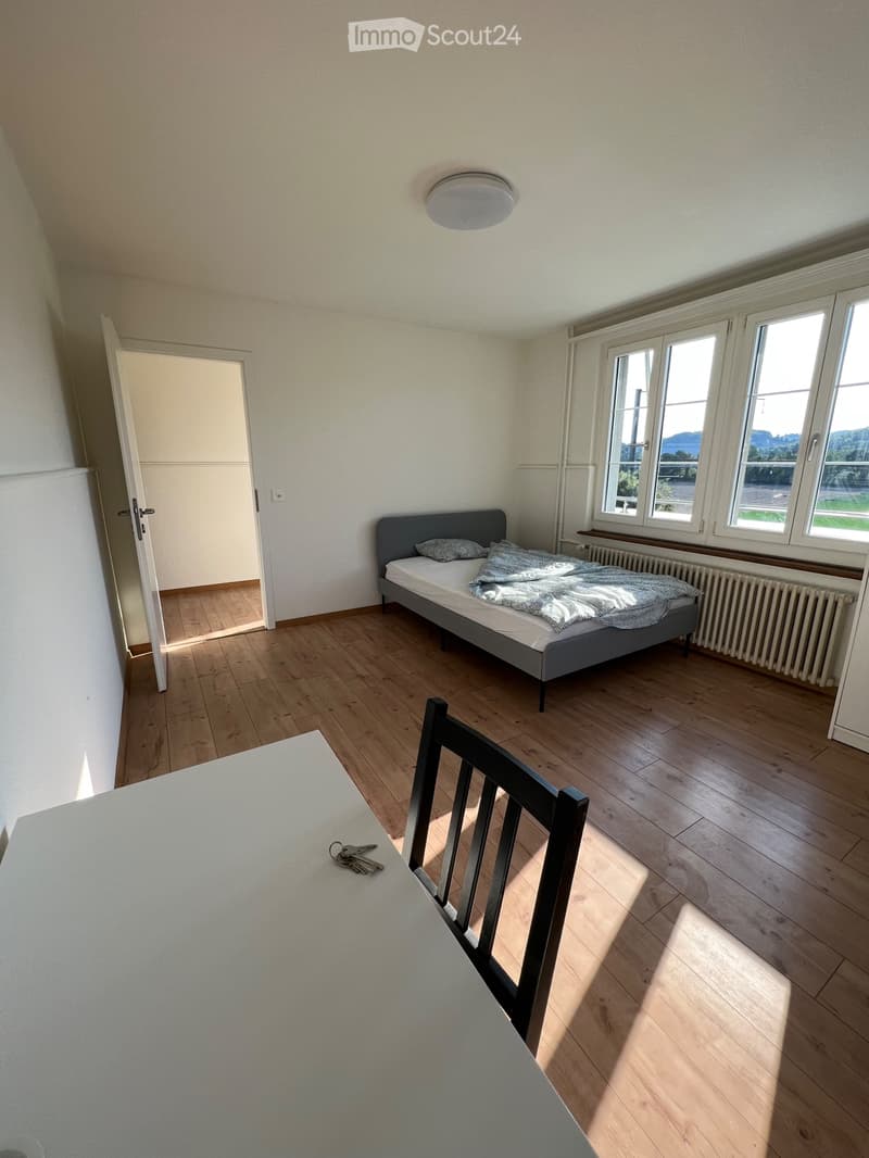 Helles, möbliertes Zimmer mit Balkon Wildegg (2)