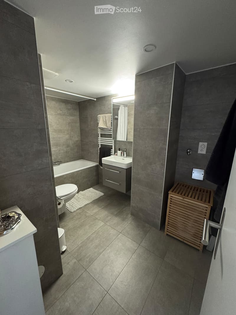 Jolie app. en duplex au centre d'Echallens avec balcon (4)