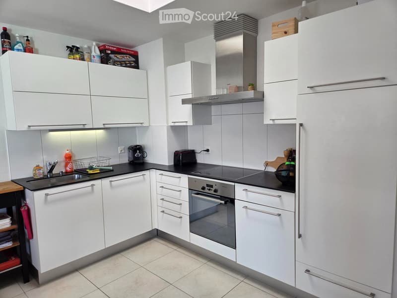 Lumineux appartement en attique de 2,5 pièces à Fribourg (1)