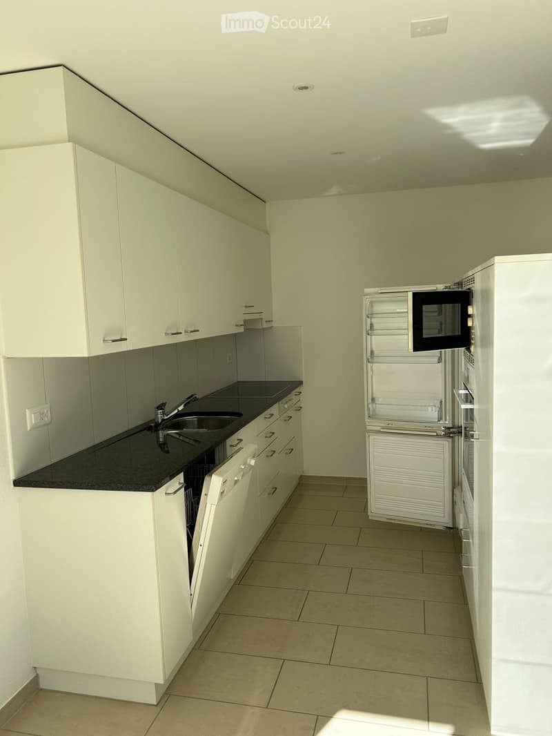 Schöne, helle 3.5 Zimmer Wohnung in Dorfmitte von Würenlos (3)