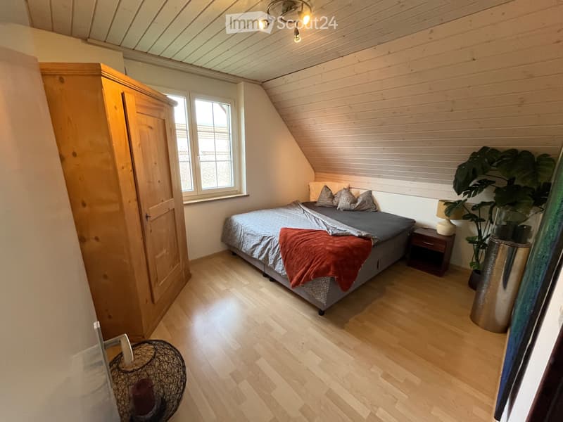 4.5 Zimmwer Dachwohnung in EFH nähe Aare (5)