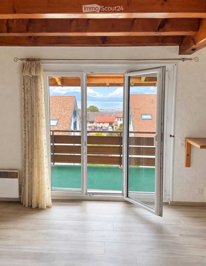 Duplex lumineux avec balcon et vue sur le lac Arzier (2)