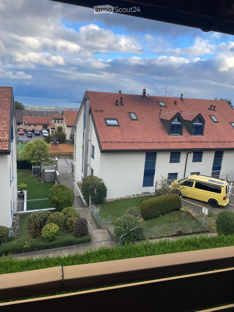 Duplex lumineux avec balcon et vue sur le lac Arzier (1)