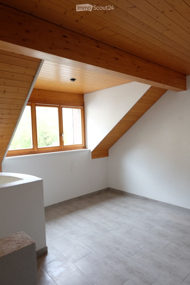 Lumineux appartement de 2,5 pièces à Travers (3)