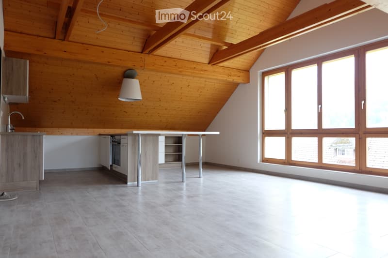 Lumineux appartement de 2,5 pièces à Travers (1)