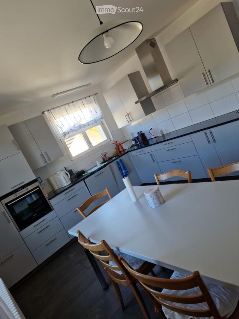 Grosszügige 4,5 Zimmer Wohnung (2)